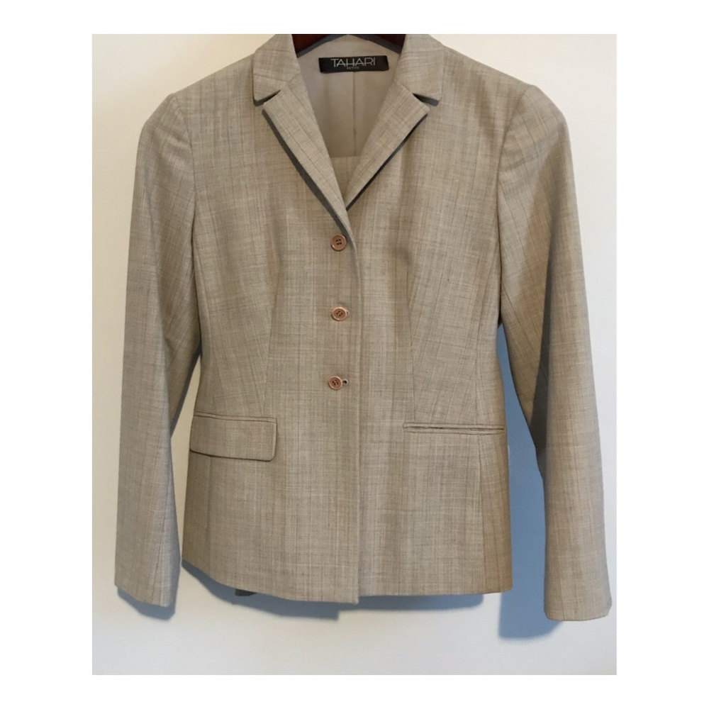 TAHARI Petite Suit